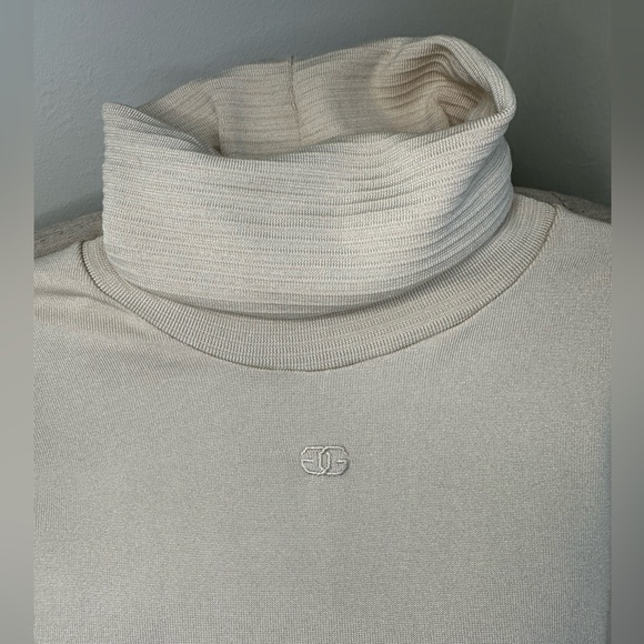 Vintage Givenchy Sport cream turtleneck sweater, size 40 - Picture 3 of 16